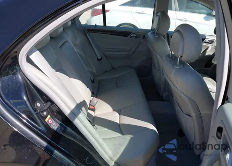 2005 Mercedes-Benz C 240 Luxury 4Matic z USA, uszkodzony, nr VIN WDBRF81J05F655841